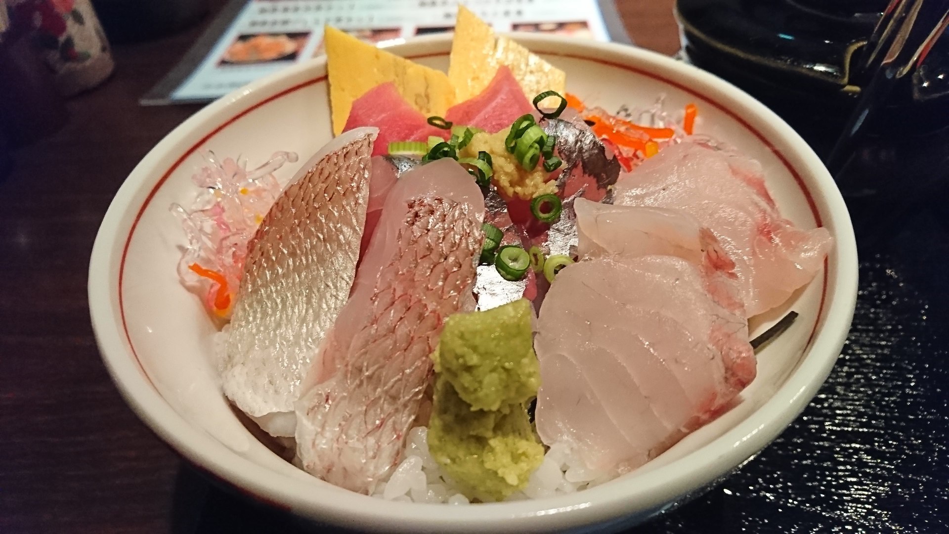 がんばっぺし 横浜桜木町店 お刺身定食 カツオ サーモン アイナメ 1 000円 桜木町に海鮮系のランチが増えたよ 美味い物紀行 Delicious Travelogue At Yokohama And More